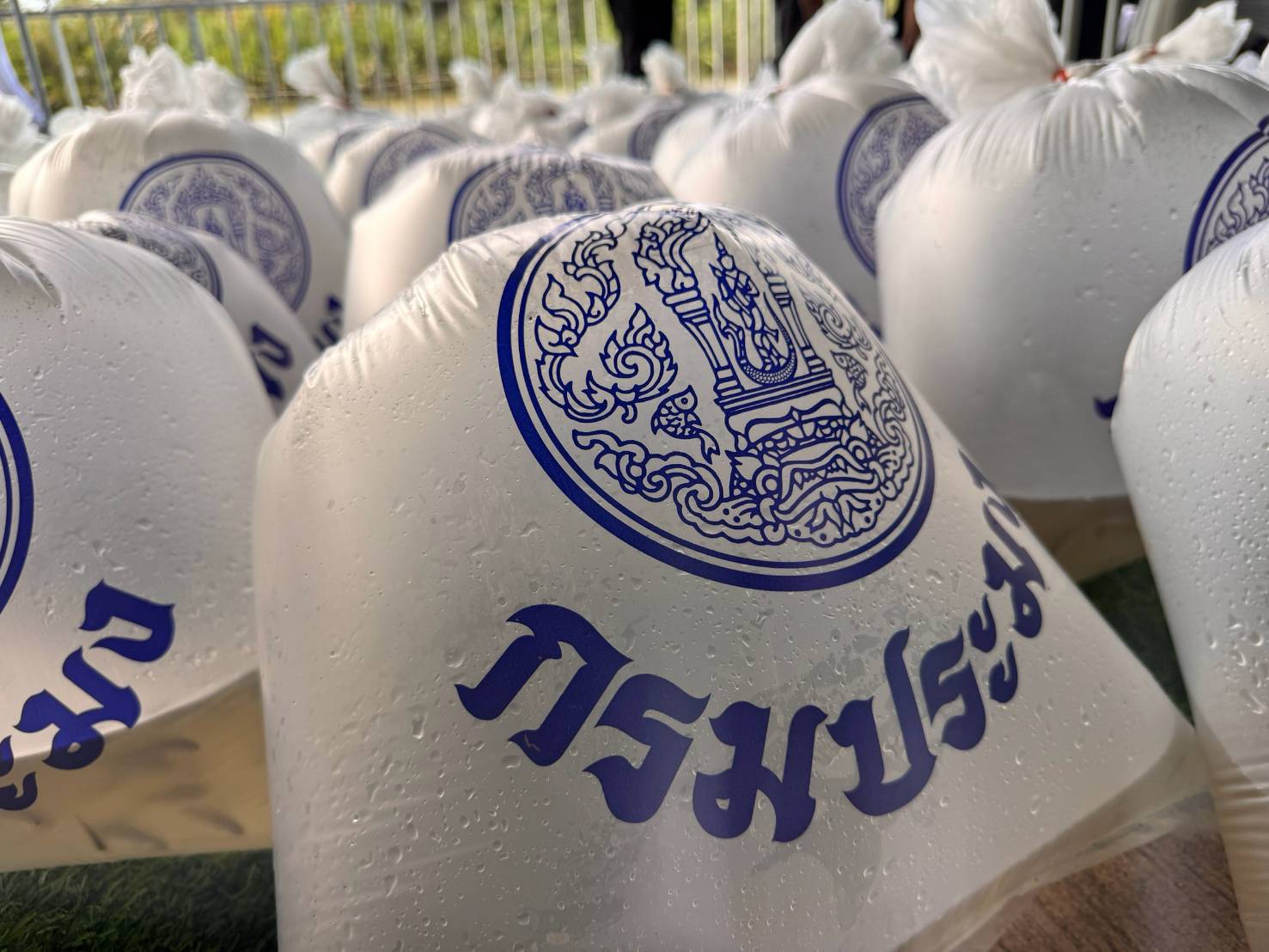 title - ส.ป.ก.จันทบุรี เข้าร่วมกิจกรรมจิตอาสาเนื่องในวันคล้ายวันเฉลิมพระชนมพรรษา สมเด็จพระนางเจ้าสิริกิติ์ พระบรมราชินีนาถ พระบรมราชชนนีพันปีหลวง (วันแม่แห่งชาติ)